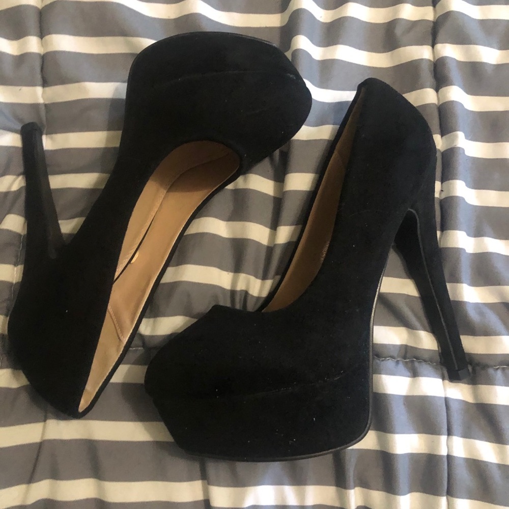 Elegant Collection Black Faux Suede Heels